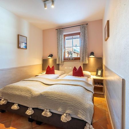 Dorfchalets & Apartments - Authentic Experience In Centre Of Kaprun Including Tauernspa And Summercard מראה חיצוני תמונה