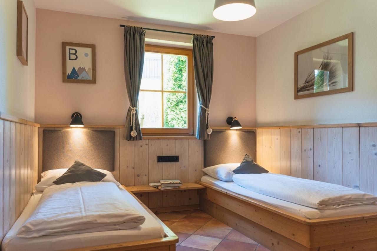 Dorfchalets & Apartments - Authentic Experience In Centre Of Kaprun Including Tauernspa And Summercard מראה חיצוני תמונה