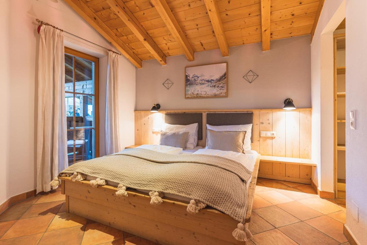 Dorfchalets & Apartments - Authentic Experience In Centre Of Kaprun Including Tauernspa And Summercard מראה חיצוני תמונה