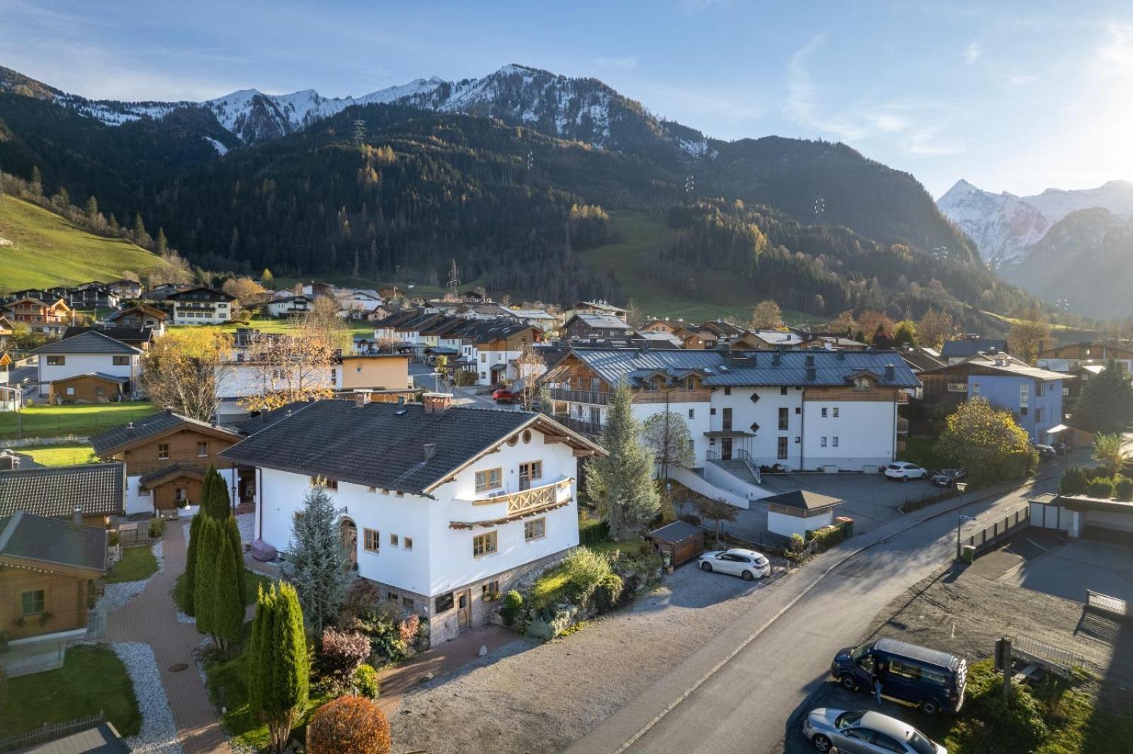 Dorfchalets & Apartments - Authentic Experience In Centre Of Kaprun Including Tauernspa And Summercard מראה חיצוני תמונה